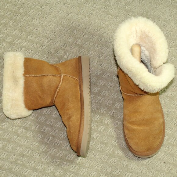 Koolaburra by Ugg Women's 6 Tan Suede Boots Style# 1018823 - Picture 1 of 7